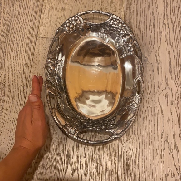 Silver serving tray with grape detail - Picture 6 of 6